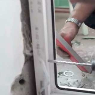 Монтаж пластиковой двери